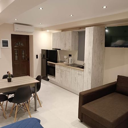 Newly Renovated Apartment Next To The Port Mantouki Exterior photo