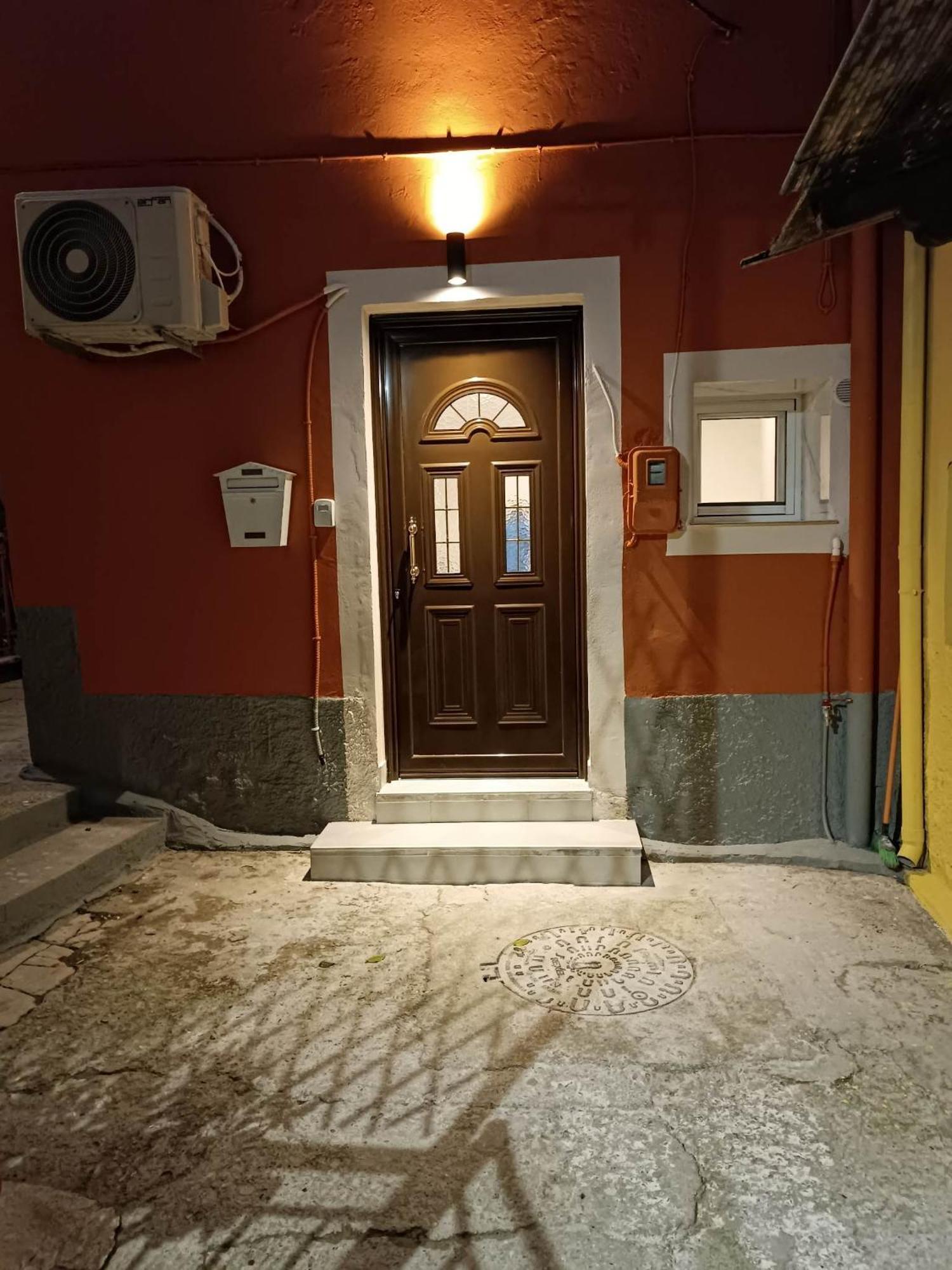 Newly Renovated Apartment Next To The Port Mantouki Exterior photo