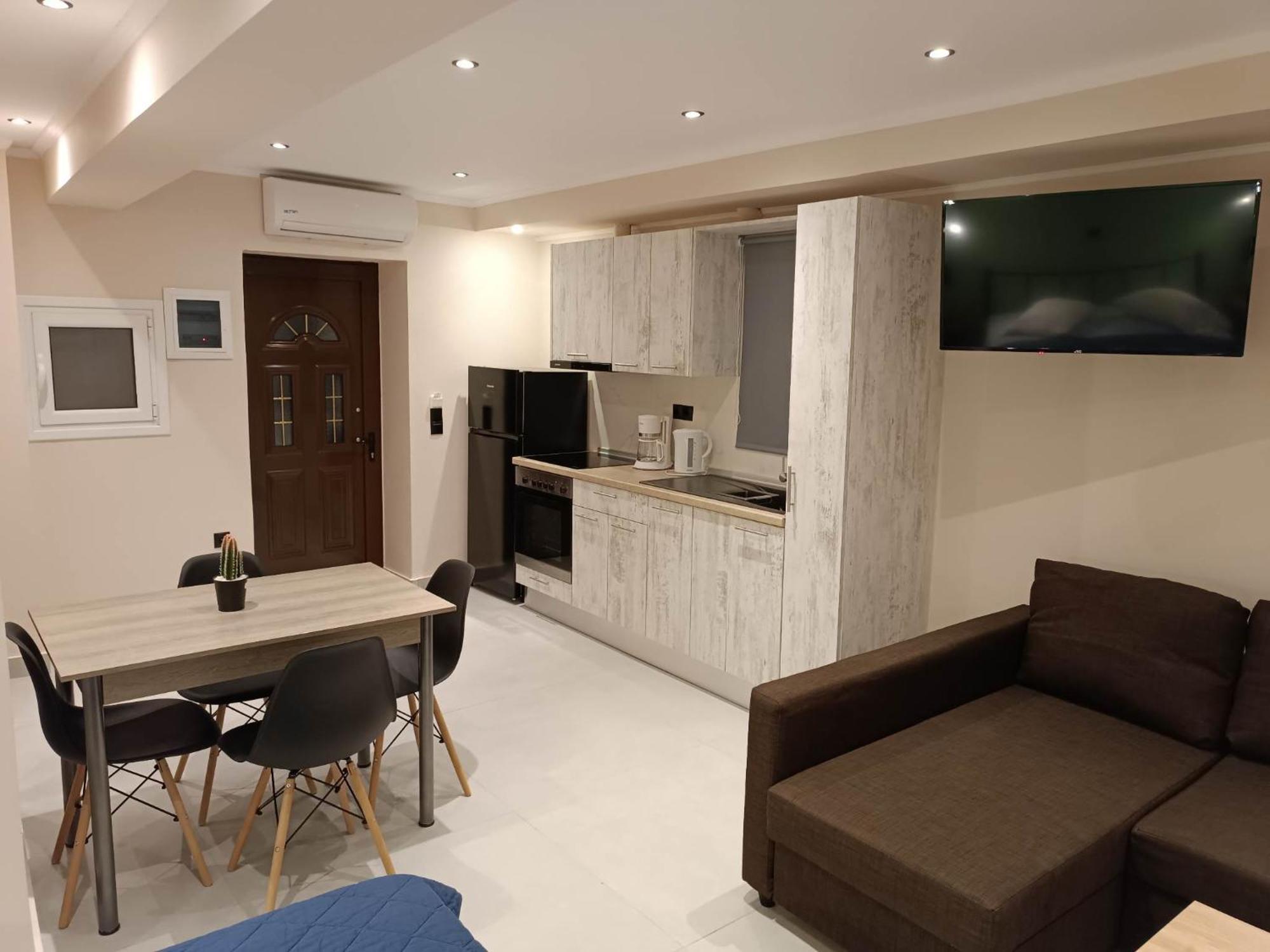 Newly Renovated Apartment Next To The Port Mantouki Exterior photo
