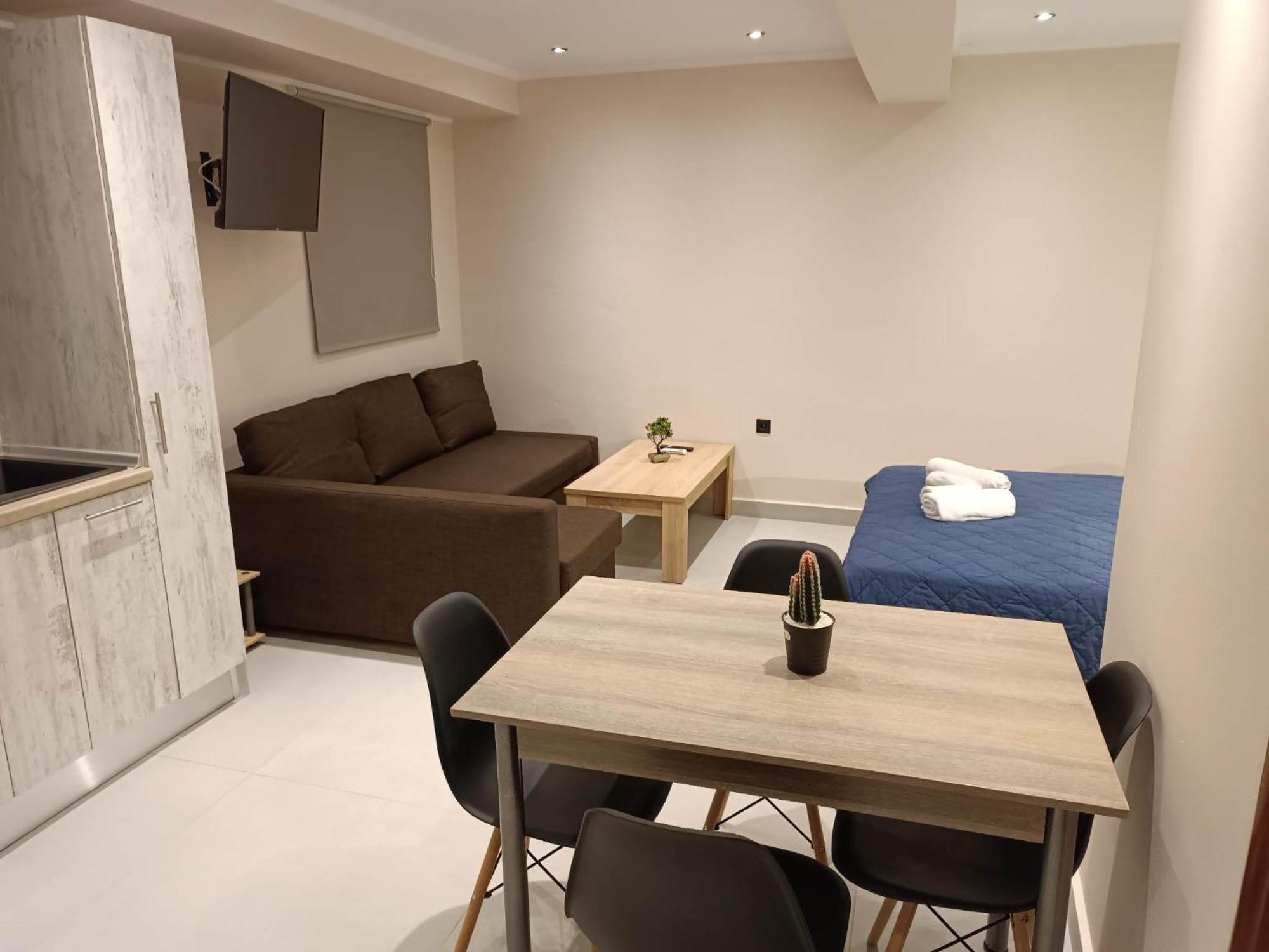 Newly Renovated Apartment Next To The Port Mantouki Exterior photo