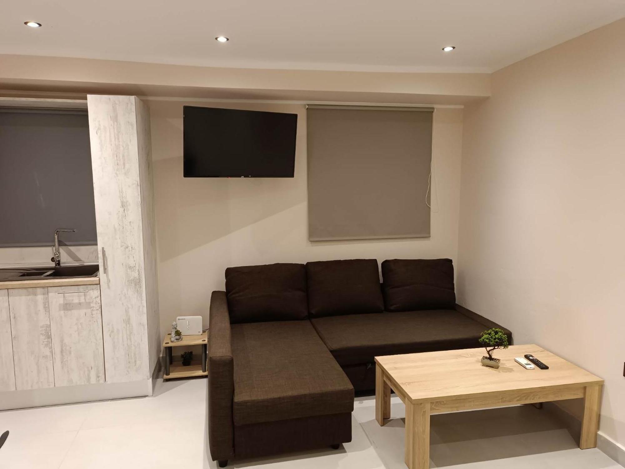 Newly Renovated Apartment Next To The Port Mantouki Exterior photo