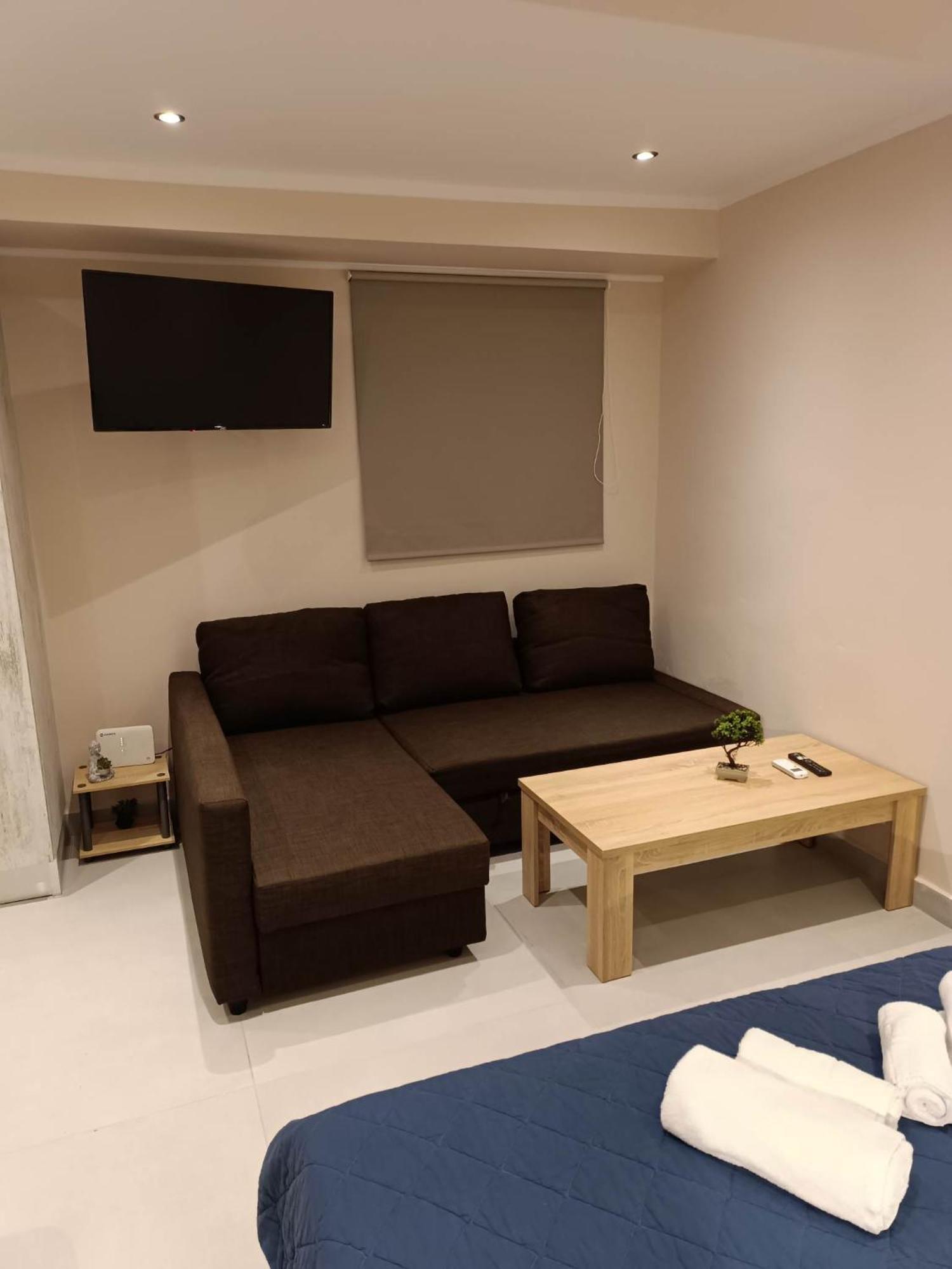 Newly Renovated Apartment Next To The Port Mantouki Exterior photo