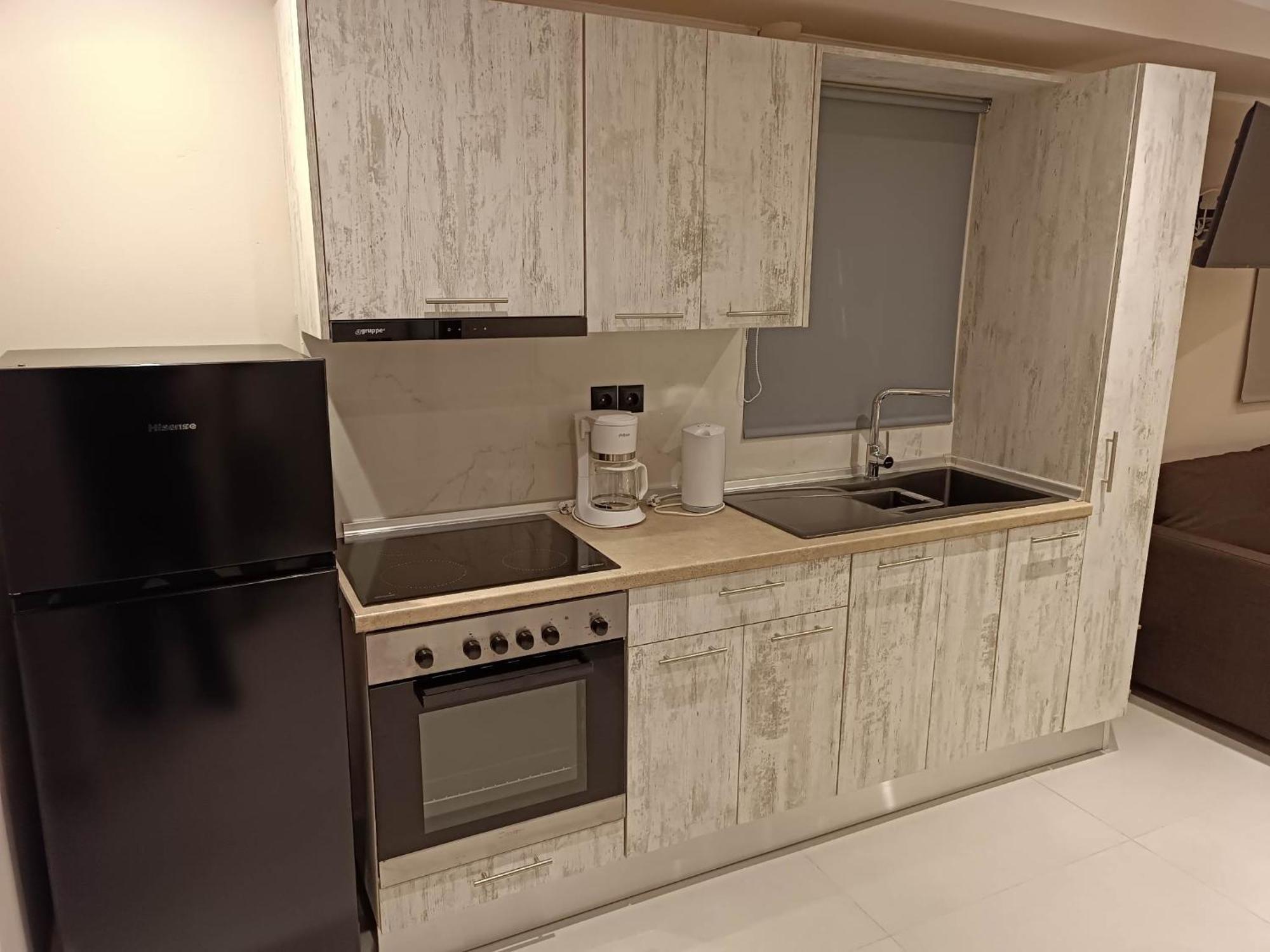 Newly Renovated Apartment Next To The Port Mantouki Exterior photo