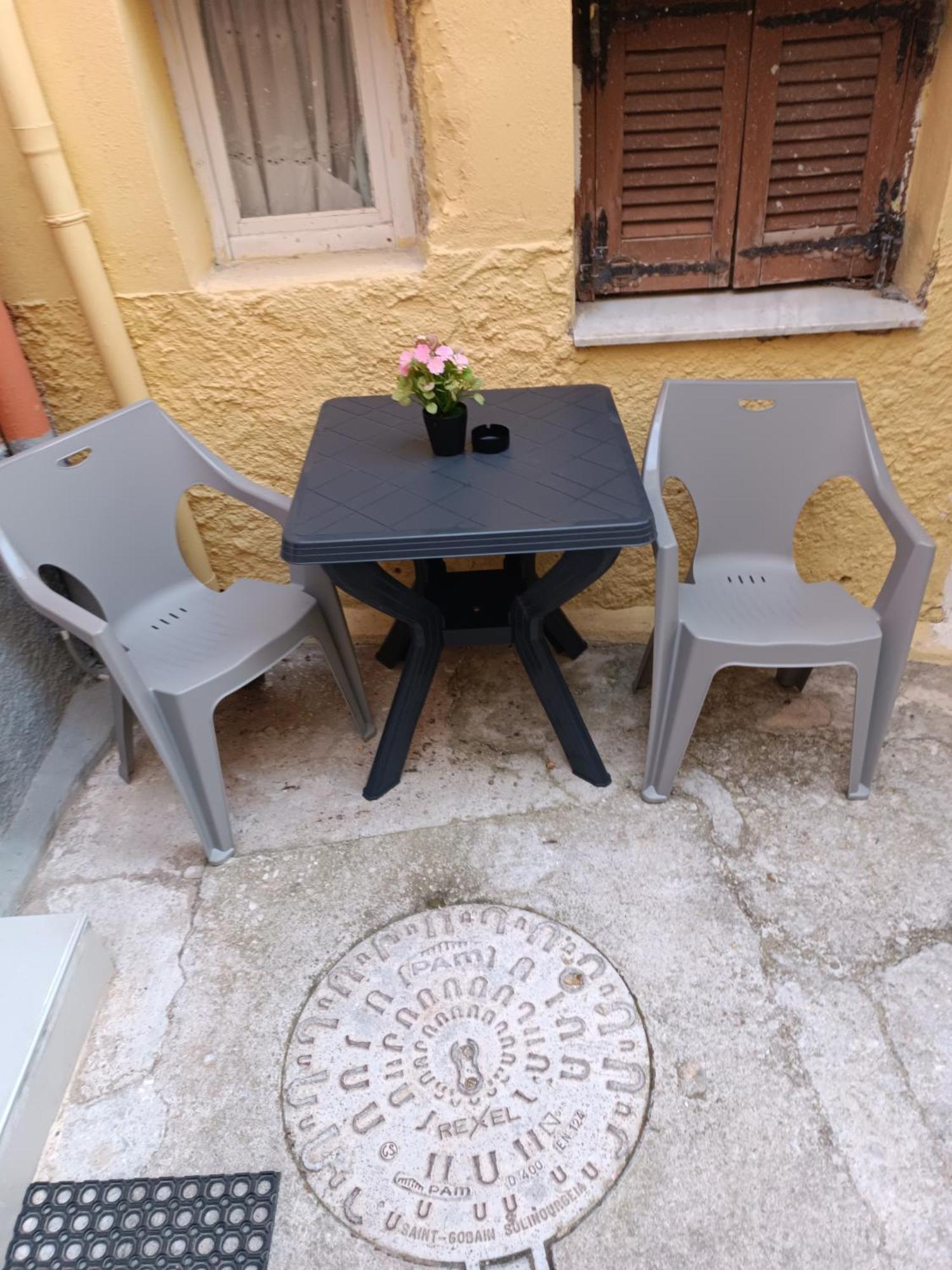 Newly Renovated Apartment Next To The Port Mantouki Exterior photo