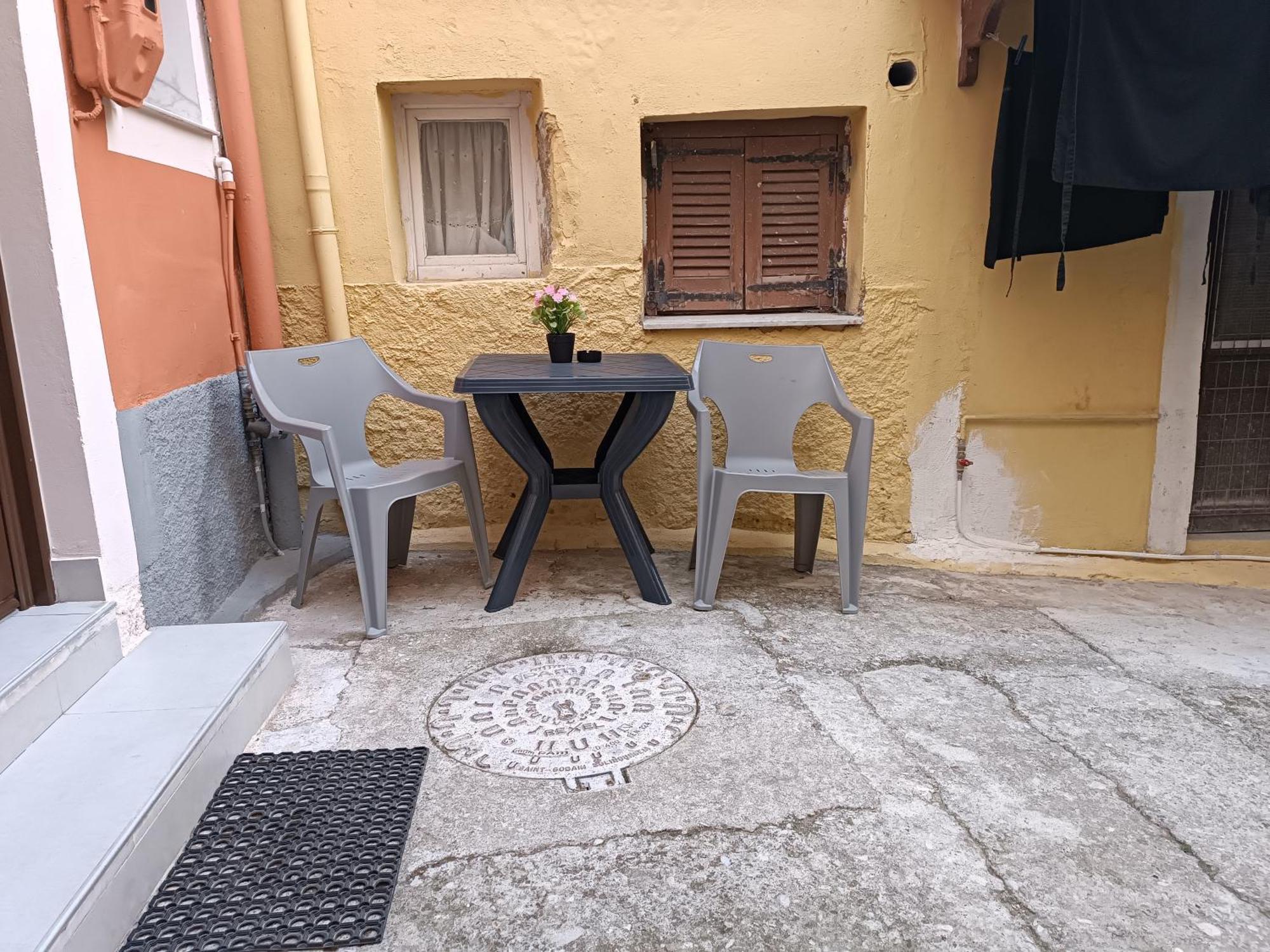 Newly Renovated Apartment Next To The Port Mantouki Exterior photo
